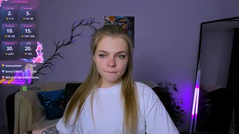 Snapshot of lia_sunset chatting on September 13, 9:45 pm Lia online show from September 13, 9:45 pm