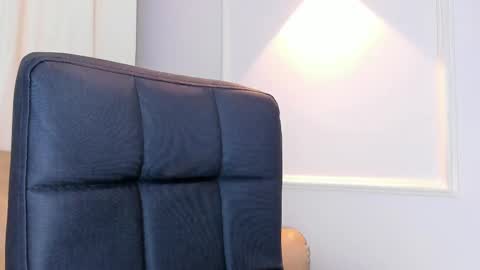 liz walton online show from February 25, 12:05 pm