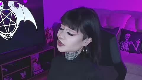 Liaa  online show from February 17, 9:54 pm