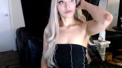 Snapshot of liadivina chatting on March 4, 7:08 am Lia Divina online show from March 4, 7:08 am