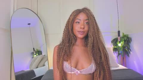 liahparis online show from January 9, 10:47 pm