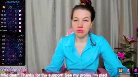 lianawow_ online show from May 13, 3:23 am