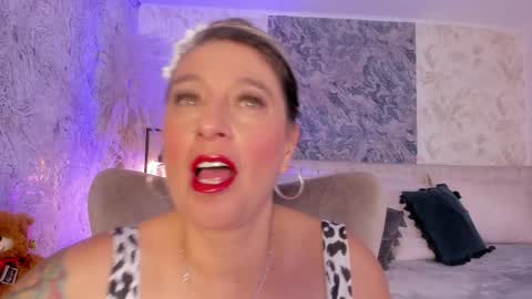 Lian online show from November 13, 9:58 pm