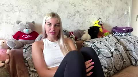 Lina online show from May 22, 8:01 am