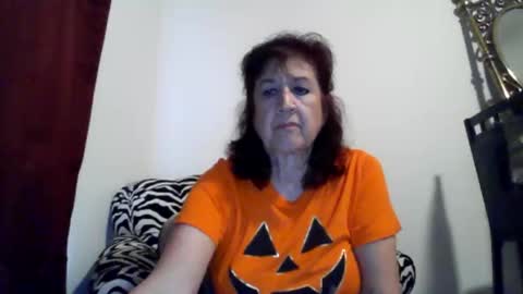 librawoman online show from October 27, 7:52 pm