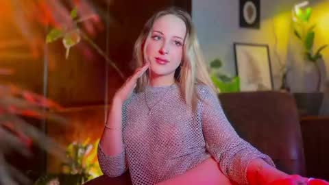  Im online every day except Saturday and Sunday somewhere between 2000 and 0300 UTC3 but its never at the same time  online show from February 20, 5:47 pm