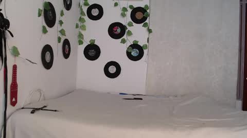 Liia online show from December 7, 9:00 pm