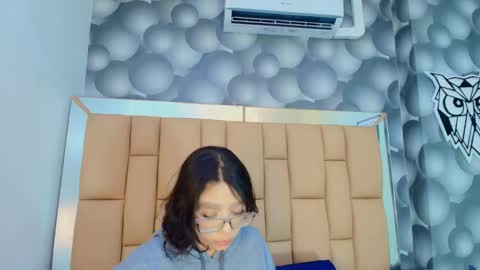 Miia online show from February 2, 7:02 pm