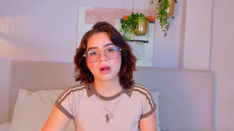 liilylopez online show from June 1, 11:34 am
