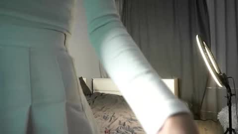 Emi online show from December 4, 1:57 pm