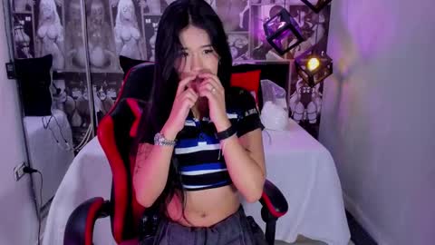 Snapshot of lil_cey chatting on October 19, 7:38 pm Lili Cey online show from October 19, 7:38 pm