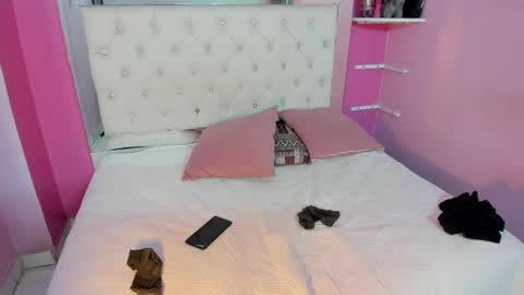 Snapshot of lil_cey chatting on February 24, 2:25 pm Lili Cey online show from February 24, 2:25 pm