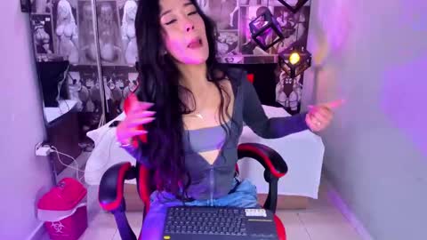 Snapshot of lil_cey chatting on September 11, 7:25 pm Lili Cey online show from September 11, 7:25 pm