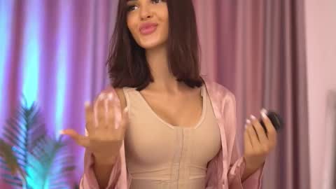 Lila The Hottie online show from October 7, 8:30 am