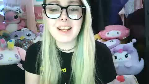 Snapshot of lilemmy1999 chatting on February 5, 5:32 pm emily ryanson online show from February 5, 5:32 pm