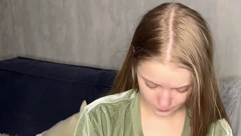 Lili online show from March 1, 4:07 pm