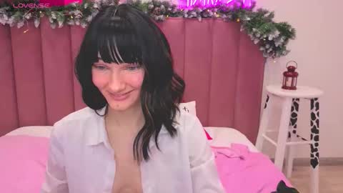 Lilli  follow me kiss online show from January 7, 3:59 pm
