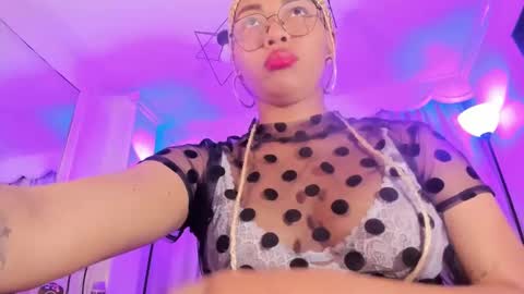 Snapshot of lili_harvey chatting on October 7, 4:28 am Lili online show from October 7, 4:28 am