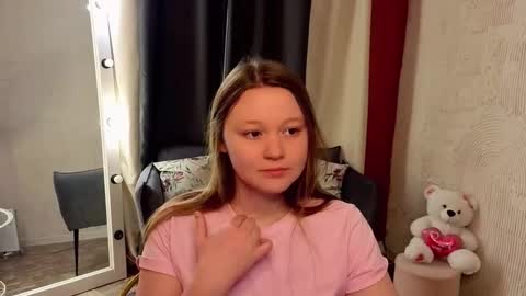 Lilian online show from February 7, 4:27 am