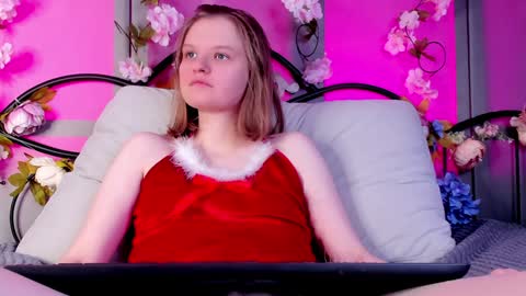 hi guys Im new here Im 18 years oldIve never had sex online show from December 21, 1:21 pm