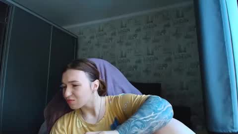 liliawoolf online show from January 17, 8:00 am