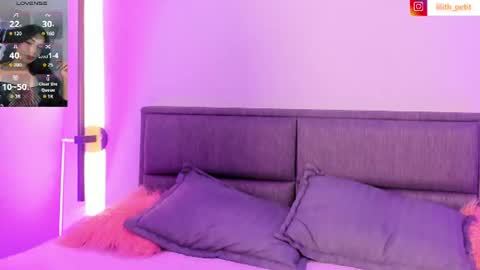 Lili petit  online show from July 25, 1:07 pm