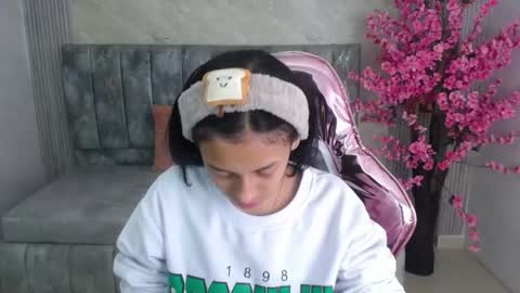 Snapshot of lilith_petit_sub chatting on January 17, 12:52 pm Lilith online show from January 17, 12:52 pm