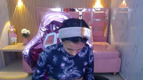 Snapshot of lilith_petit_sub chatting on March 6, 2:51 am Lilith online show from March 6, 2:51 am