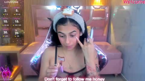 Snapshot of lilith_petit_sub chatting on March 1, 2:02 pm Lilith online show from March 1, 2:02 pm