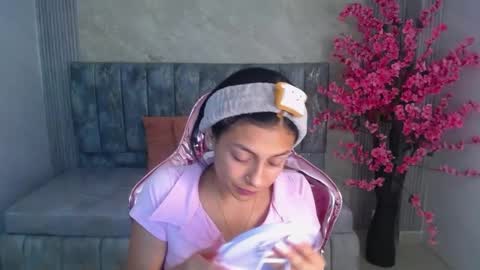 Snapshot of lilith_petit_sub chatting on January 21, 12:50 pm Lilith online show from January 21, 12:50 pm