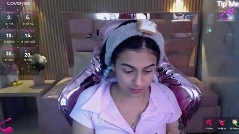 Snapshot of lilith_petit_sub chatting on February 7, 1:11 pm Lilith online show from February 7, 1:11 pm