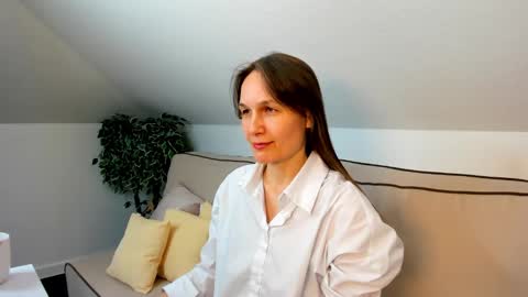 lillian_white1 online show from February 27, 9:00 am