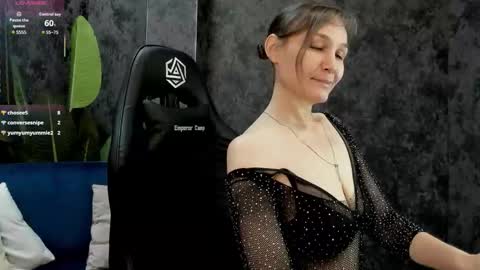 lillian_white1 online show from October 8, 1:10 am