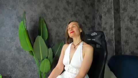lillian_white1 online show from June 24, 3:27 am
