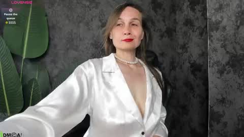 lillian_white1 online show from July 30, 1:17 am