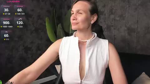 lillian_white1 online show from July 7, 6:47 am
