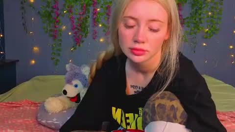 lillie_berry online show from July 19, 6:04 am