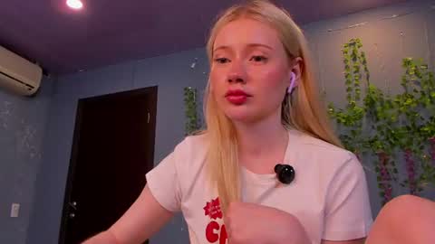lillie_berry online show from July 31, 6:14 am
