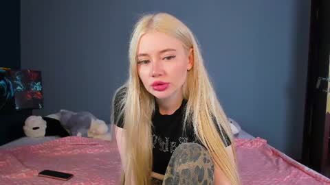 lillie_berry online show from June 24, 4:55 am
