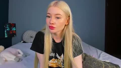 lillie_berry online show from June 30, 5:18 am
