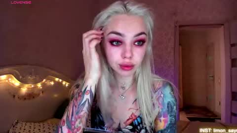 LilliMoore online show from June 14, 2:24 am