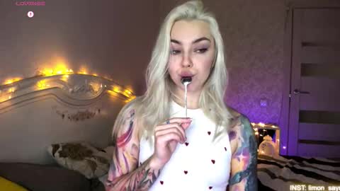 LilliMoore online show from February 11, 1:53 am