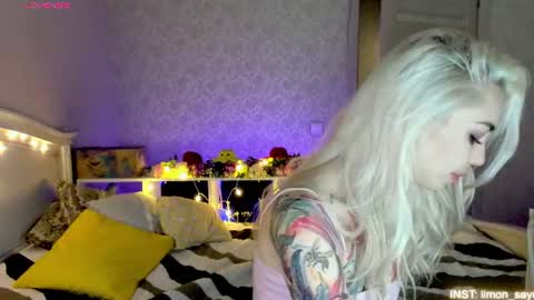 LilliMoore online show from July 10, 11:04 pm