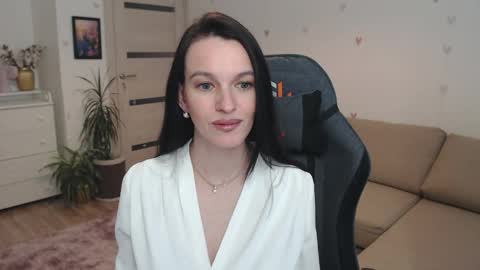 lilliyves online show from May 25, 5:34 pm