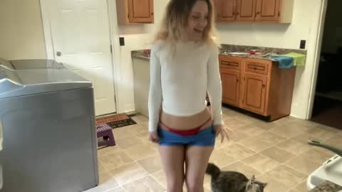 lilly_adams88 online show from July 4, 9:10 pm