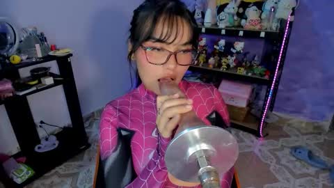 Snapshot of lilly_kinky chatting on September 12, 2:56 am Lilly online show from September 12, 2:56 am