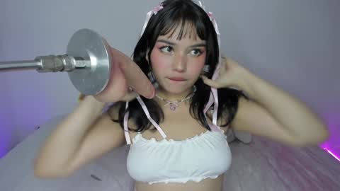Snapshot of lilly_kinky chatting on December 6, 11:24 pm Lilly online show from December 6, 11:24 pm