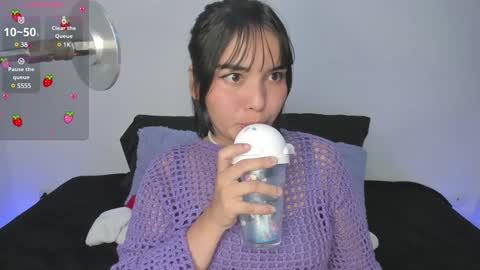 Snapshot of lilly_kinky chatting on January 13, 1:56 am Lilly online show from January 13, 1:56 am