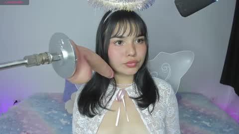 Snapshot of lilly_kinky chatting on December 24, 3:05 am Lilly online show from December 24, 3:05 am