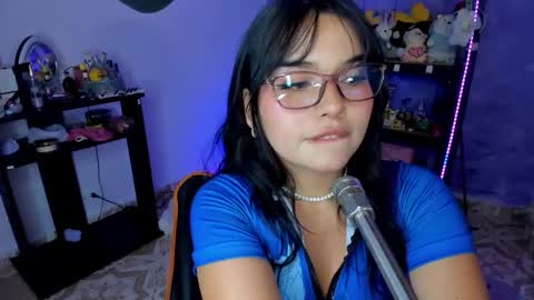Snapshot of lilly_kinky chatting on September 26, 2:53 am Lilly online show from September 26, 2:53 am